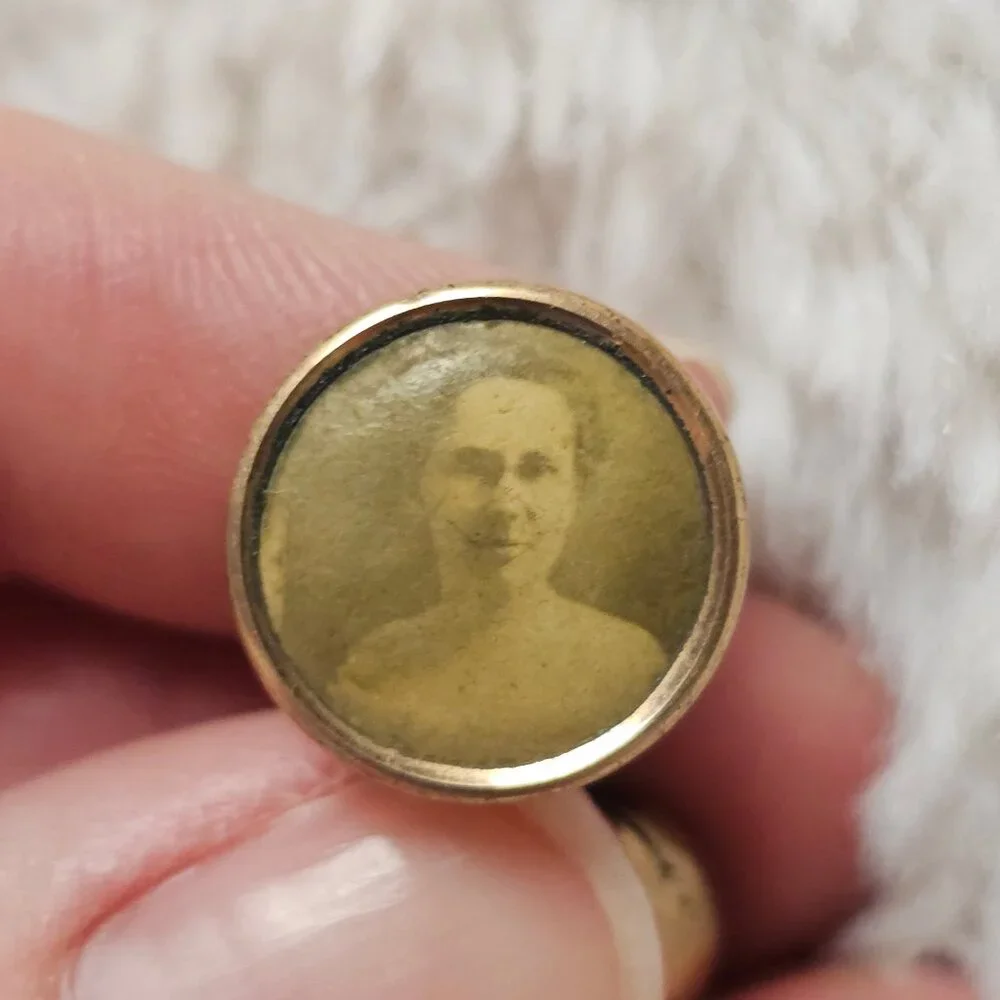 Antique Photograph Cufflink 1800s Sweetheart Mourning Jewelry Vintage Gold Tone